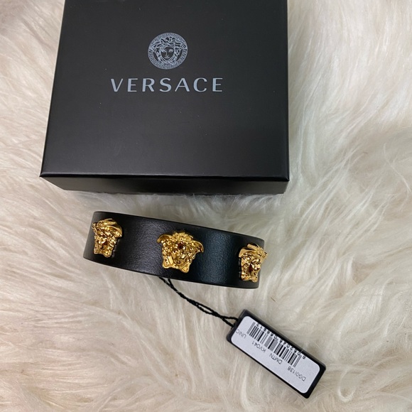 New💕VERSACE MEDUSA STUD LEATHER BRACELET 💕 - Picture 5 of 7